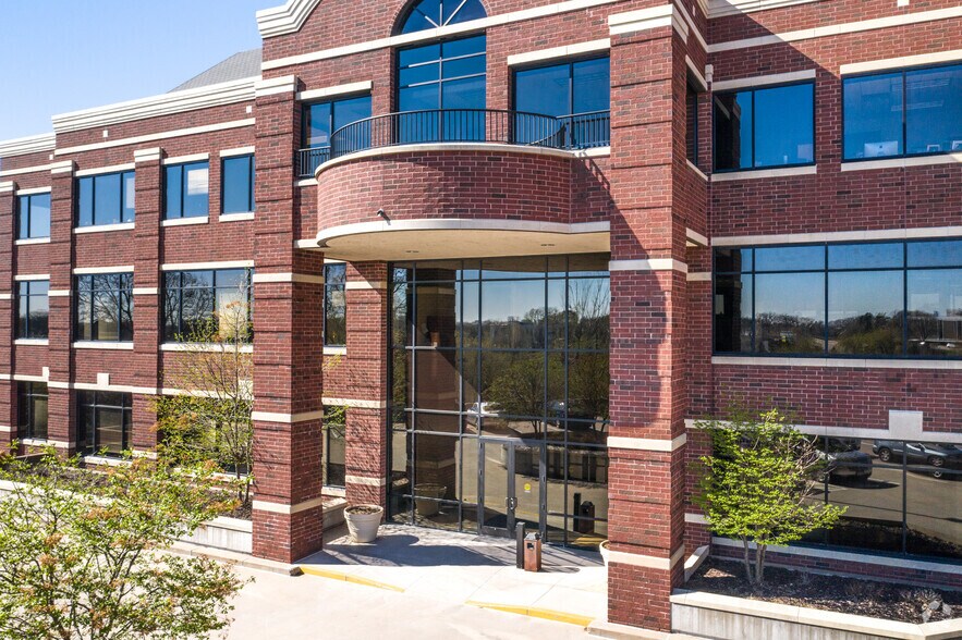 5201 Eden Ave, Edina, MN à louer - Photo de l’immeuble – Image 2 sur 5