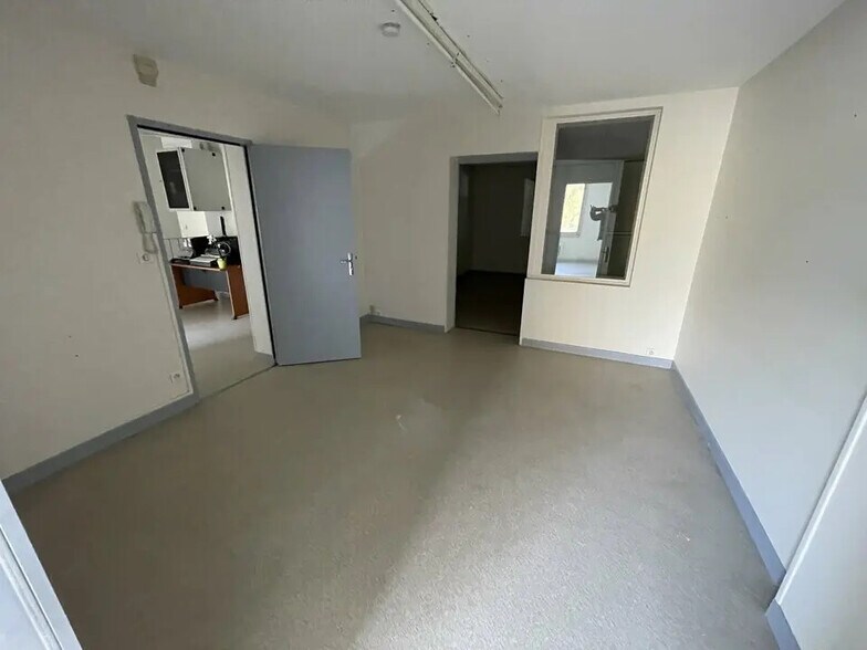 Bureau dans Tinqueux à louer - Photo de l’immeuble – Image 3 sur 6