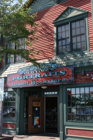 Plus de détails pour 215 E Central Ave, Mackinaw City, MI - Local commercial à louer