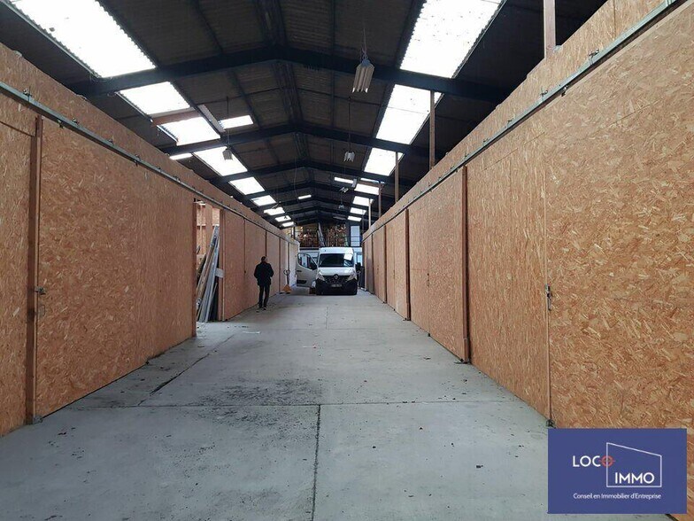 Local d’activités dans Bruges à louer - Photo de l’immeuble – Image 2 sur 3