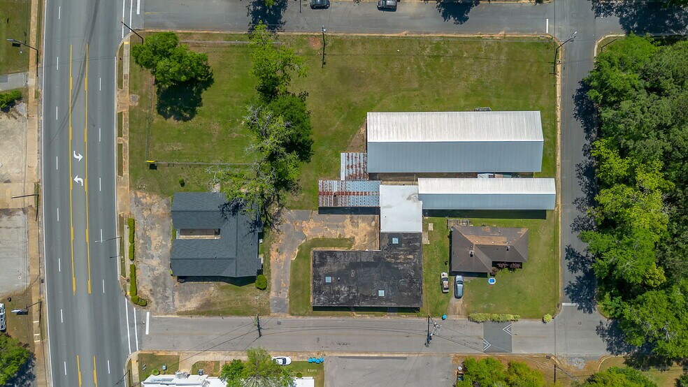 Office / Warehouse / Vacant Parcel portefeuille de 2 biens à vendre sur LoopNet.fr - Photo de l’immeuble – Image 2 sur 24