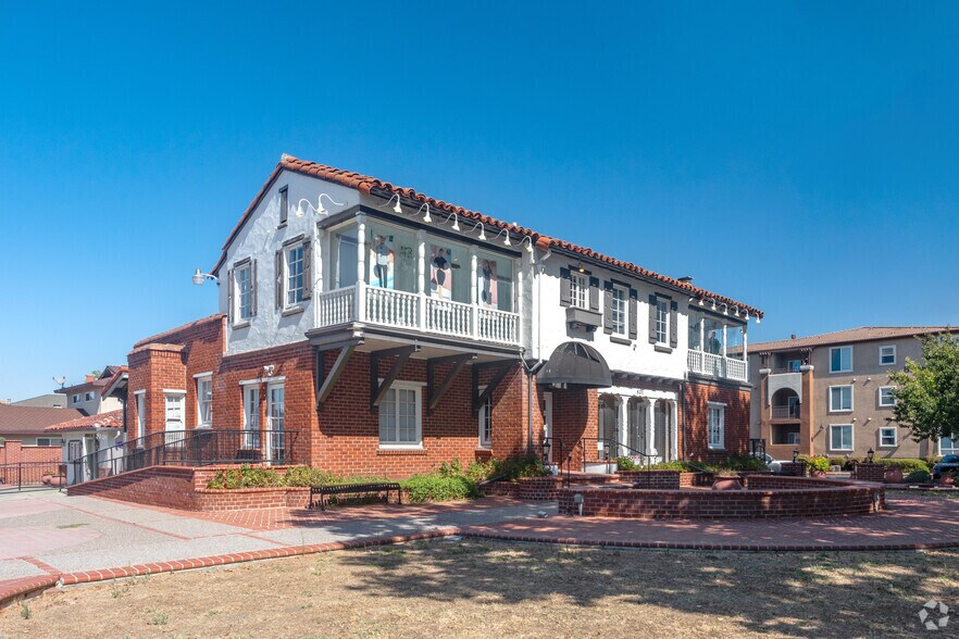 831 S Winchester Blvd, San Jose, CA à louer - Photo principale – Image 1 sur 5