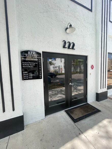 222 2nd St N, Saint Petersburg, FL à louer - Photo de l’immeuble – Image 3 sur 13