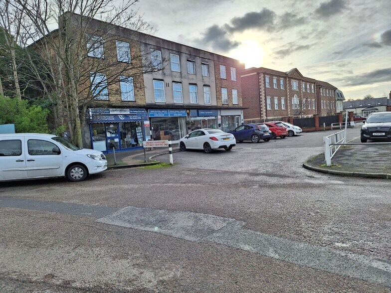 58-64 Portsmouth Rd, Cobham à vendre - Photo de l’immeuble – Image 1 sur 1