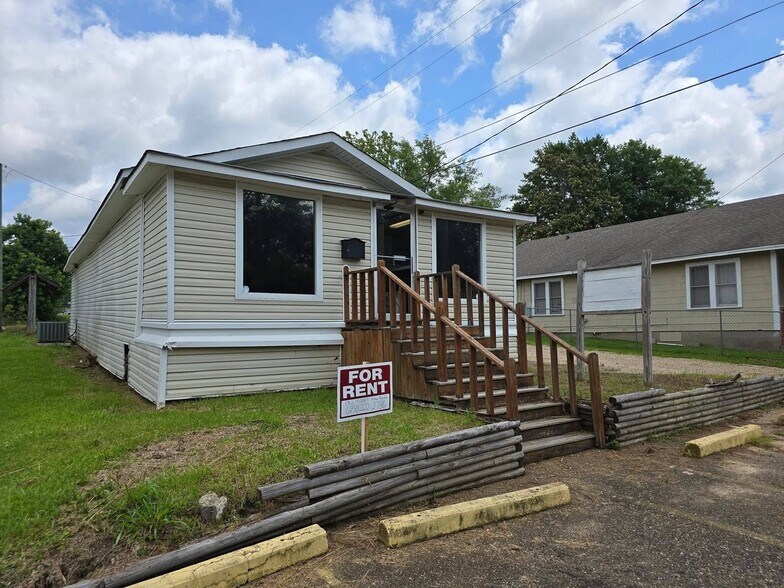 1317 W 4th St, Laurel, MS à louer - Photo de l’immeuble – Image 1 sur 11