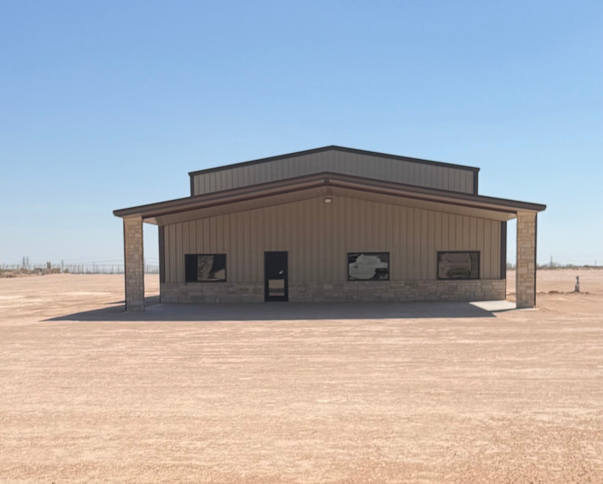 2709 EAST COUNTY RD 147 Rd, Midland, TX à louer Photo de l’immeuble– Image 1 sur 6