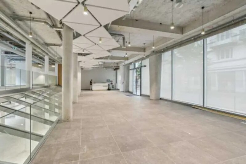 12 Rue Versigny, Paris à vendre - Photo de l’immeuble – Image 2 sur 14