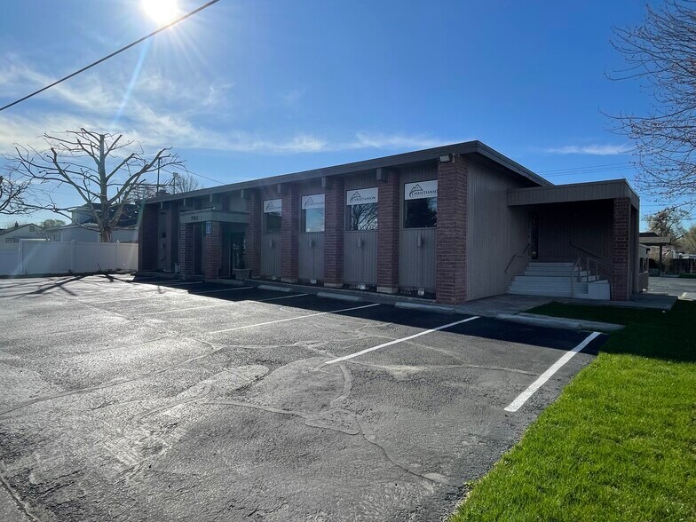 702 E Main St, Hermiston, OR à vendre - Photo de l’immeuble – Image 2 sur 17