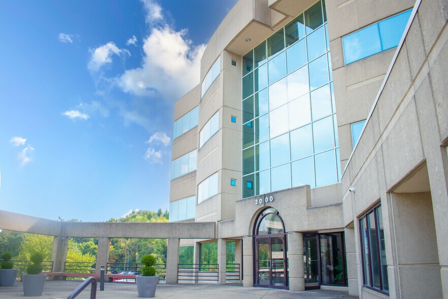 2000 Corporate Dr, Wexford, PA à louer - Photo de l’immeuble – Image 1 sur 8