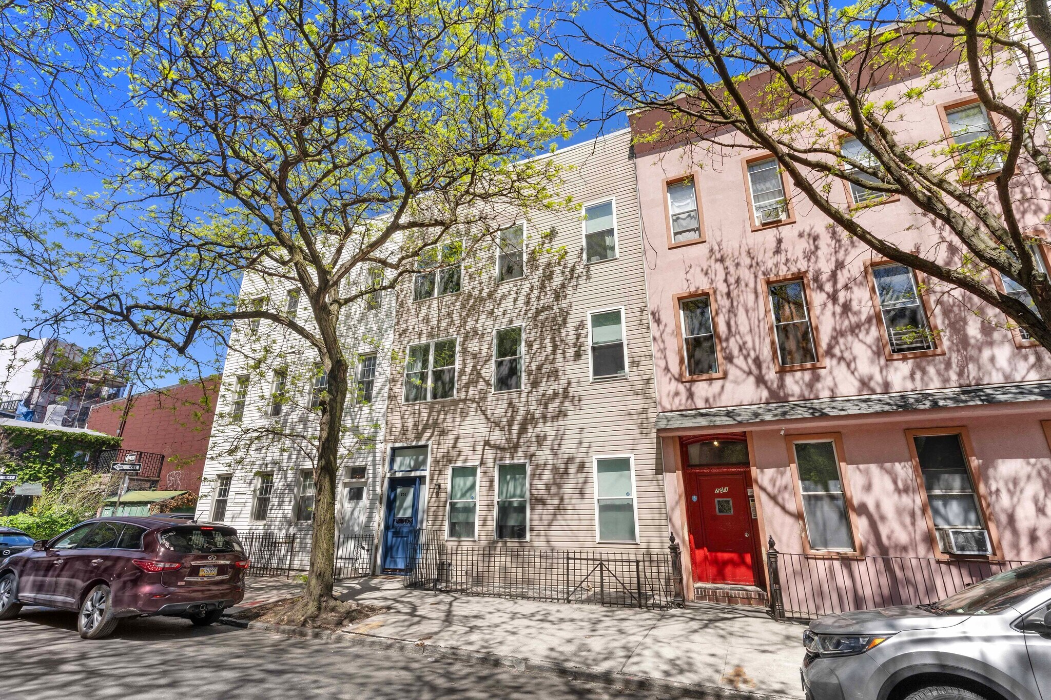 251 Powers St, Brooklyn, NY à vendre Photo de l’immeuble– Image 1 sur 10