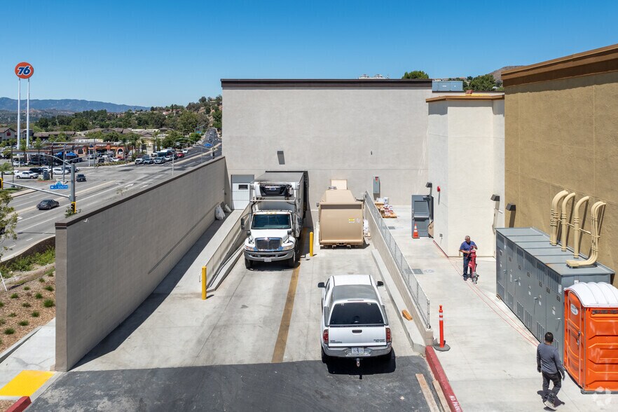 NEC Sand Cyn Rd & Soledad Cyn Rd, Santa Clarita, CA à louer - Photo de l’immeuble – Image 3 sur 6