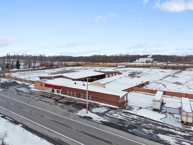 8568 Brewerton Rd, Brewerton, NY à vendre - Photo principale – Image 1 sur 36
