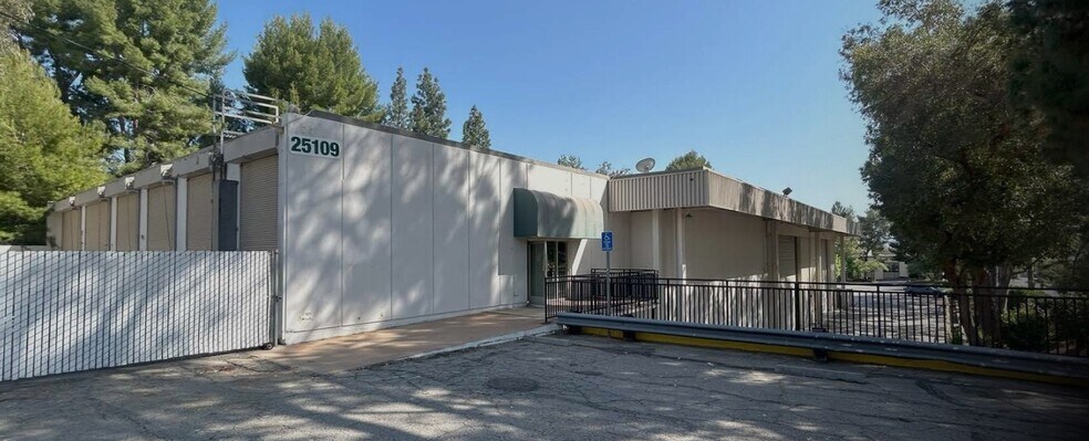 25109 Rye Canyon Loop, Valencia, CA à louer - Photo de l’immeuble – Image 2 sur 8