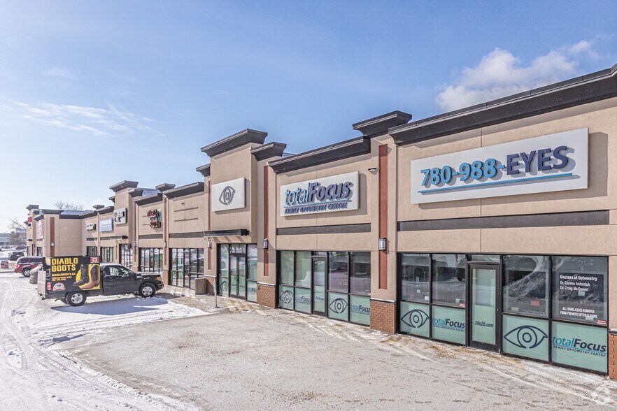 3354 Calgary Trl Nw, Edmonton, AB à louer - Photo principale – Image 1 sur 7