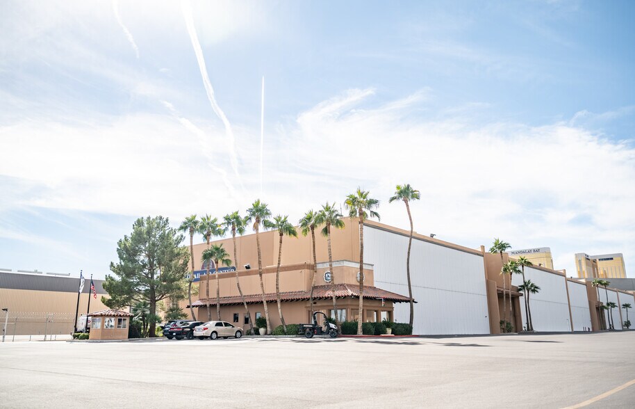 155 E Reno Ave, Las Vegas, NV à louer - Photo de l’immeuble – Image 2 sur 6