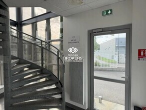 Local d’activités dans Vourles à louer Photo intérieure– Image 1 sur 14