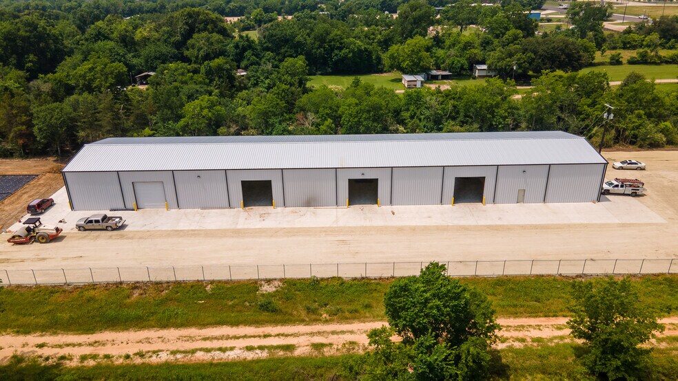 5690 E SH-21, Bryan, TX à louer - Photo de l’immeuble – Image 2 sur 6
