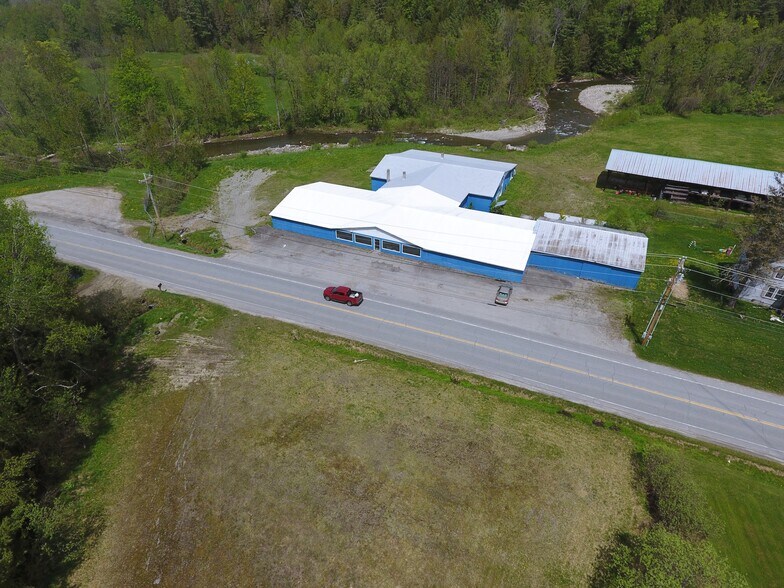 303 Willoughby Ave, Orleans, VT à vendre - Photo de l’immeuble – Image 1 sur 22