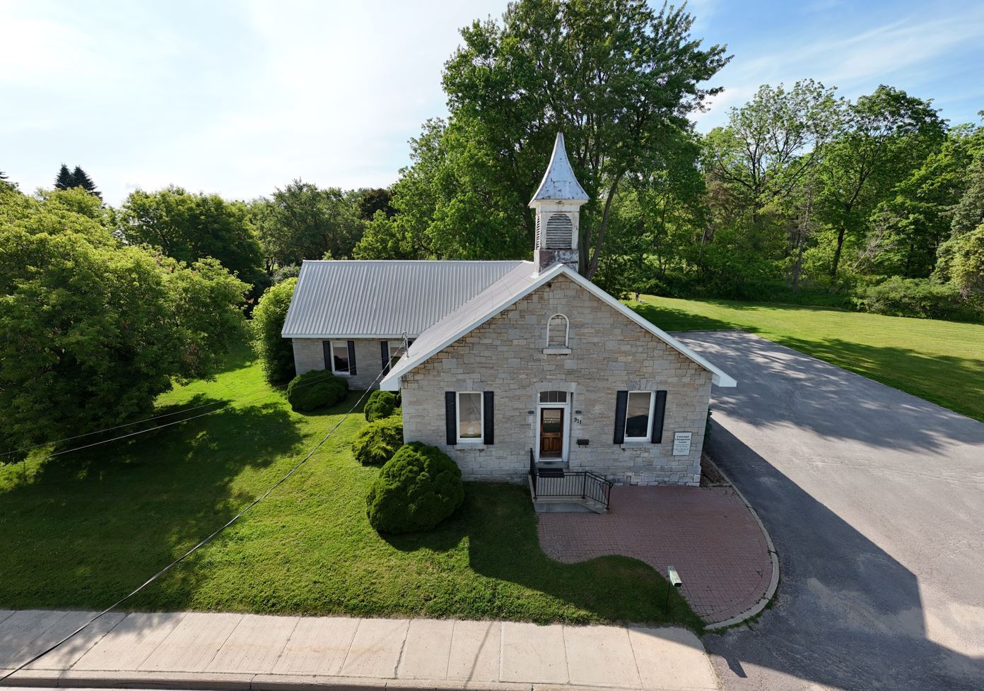 911 Purdy Mills Rd, Kingston, ON à vendre Photo de l’immeuble– Image 1 sur 12