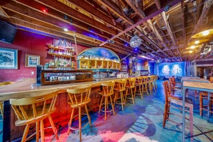 TURNKEY BAR / NIGHTCLUB: LIQUOR LICENSE - immobilier d'entreprise