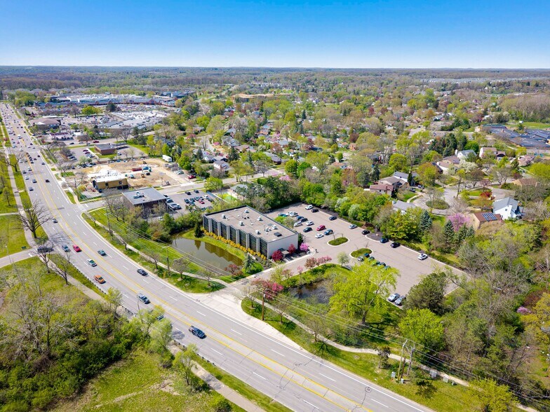 3055 Plymouth Rd, Ann Arbor, MI à vendre - Photo de l’immeuble – Image 3 sur 20