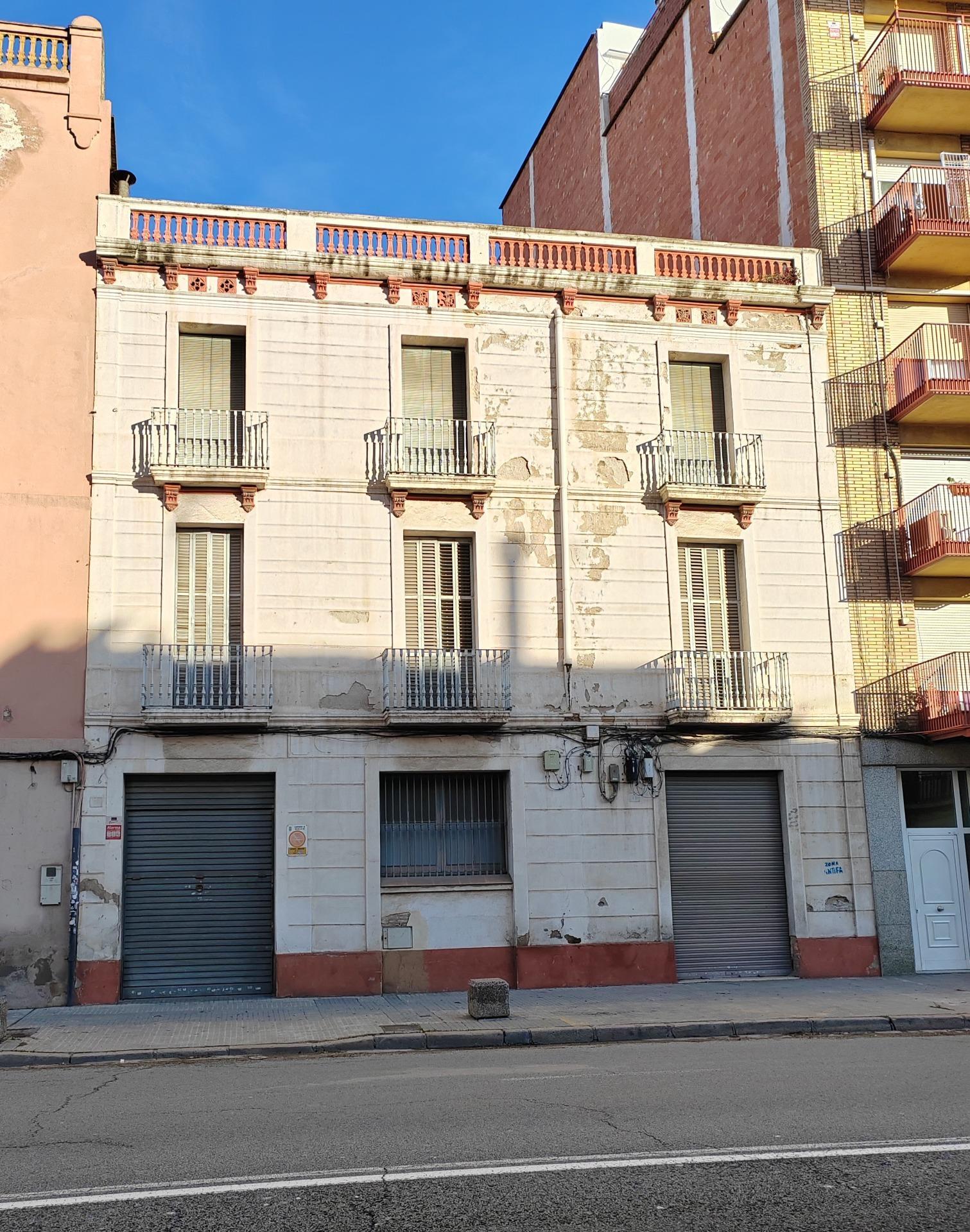 Immeuble residentiel dans Molins de Rei, Barcelona à vendre Photo principale– Image 1 sur 8