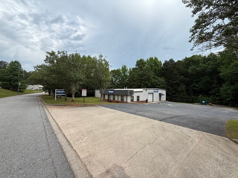 46 Hillwood Cir, Newnan, GA à louer - Photo de l’immeuble – Image 2 sur 11