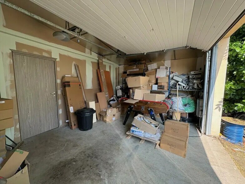 14 Rue D'Arsonval, Chassieu à louer - Photo de l’immeuble – Image 3 sur 7