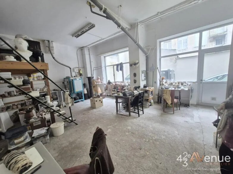 Local commercial dans Saint-Étienne à vendre - Photo de l’immeuble – Image 3 sur 8