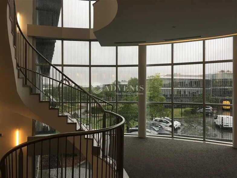 Bureau dans Voisins-le-Bretonneux à louer - Photo intérieure – Image 3 sur 3