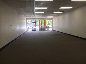 1331 Guerneville Rd, Santa Rosa, CA à louer Photo intérieure– Image 1 sur 7