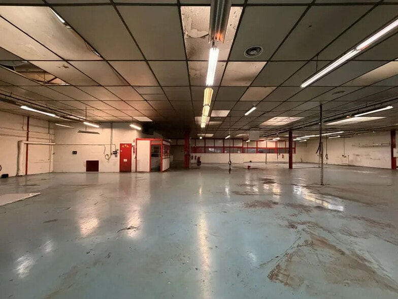 Local d'activités dans Vaulx-en-Velin à vendre - Photo de l’immeuble – Image 3 sur 8