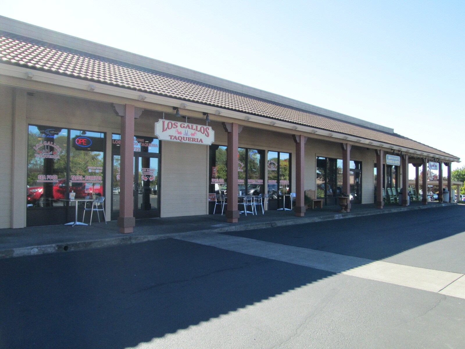 1720 E Cotati Ave, Rohnert Park, CA à louer Photo de l’immeuble– Image 1 sur 5