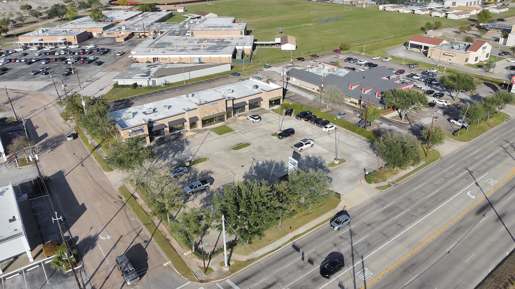4001 Spencer Hwy, Pasadena, TX à louer Photo de l’immeuble– Image 1 sur 11