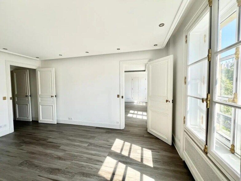 Bureau dans Paris à louer - Photo de l’immeuble – Image 2 sur 8