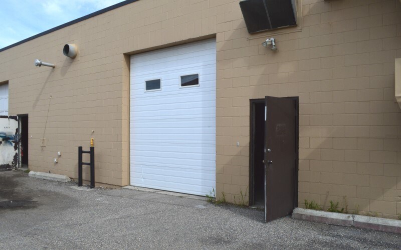 4213 16A St SE, Calgary, AB à vendre - Photo de l’immeuble – Image 3 sur 18
