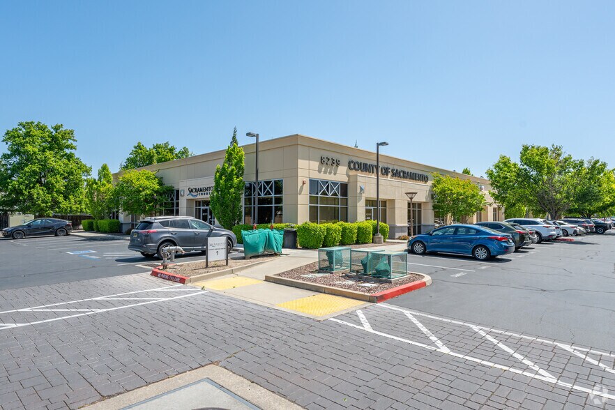 8239 E Stockton Blvd, Elk Grove, CA à vendre - Photo principale – Image 1 sur 7