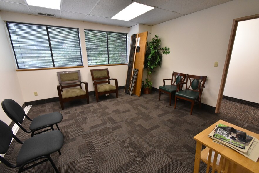 7710-7714 Brooklyn Blvd, Minneapolis, MN à louer - Hall d’entrée – Image 2 sur 8