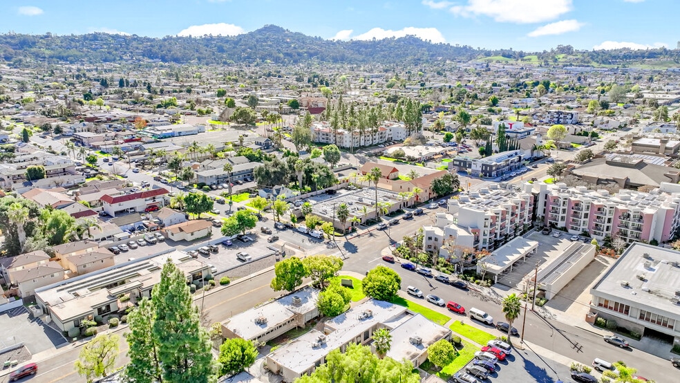 269-291 E Lexington Ave, El Cajon, CA à vendre - Aérien – Image 3 sur 8