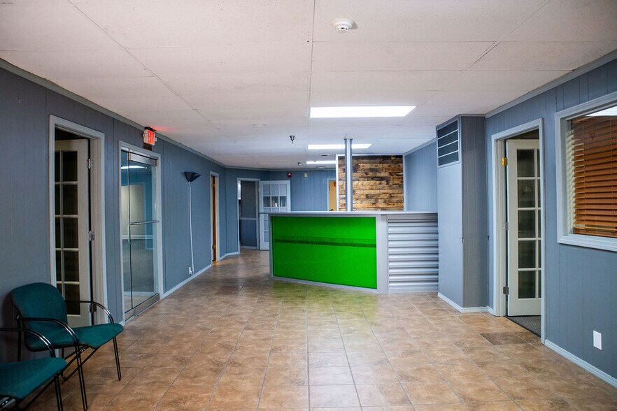 1630 N Eldon Ave, Springfield, MO à louer - Photo de l’immeuble – Image 2 sur 42