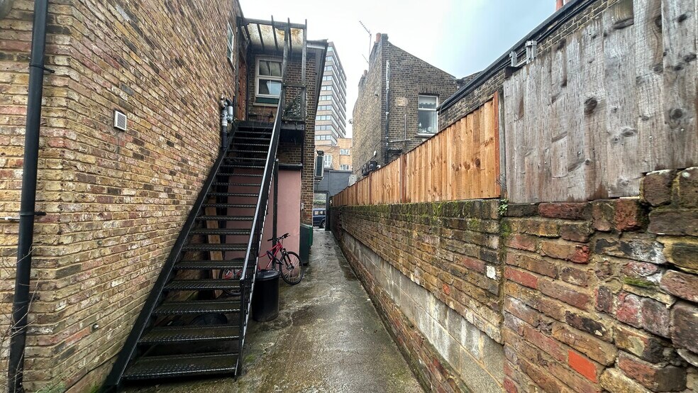 85 Falcon Rd, Londres à louer - Photo de l’immeuble – Image 3 sur 11