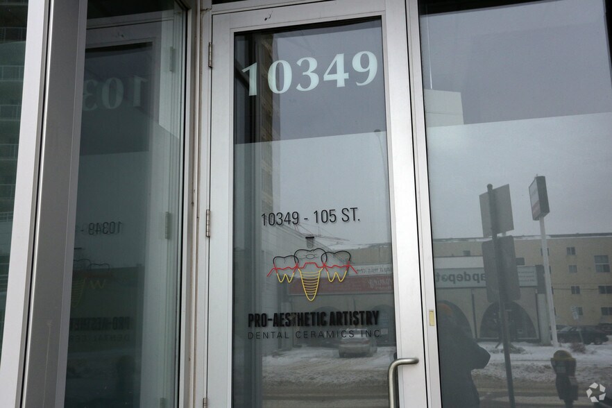 10345 105th St NW, Edmonton, AB à vendre - Photo de l’immeuble – Image 3 sur 7