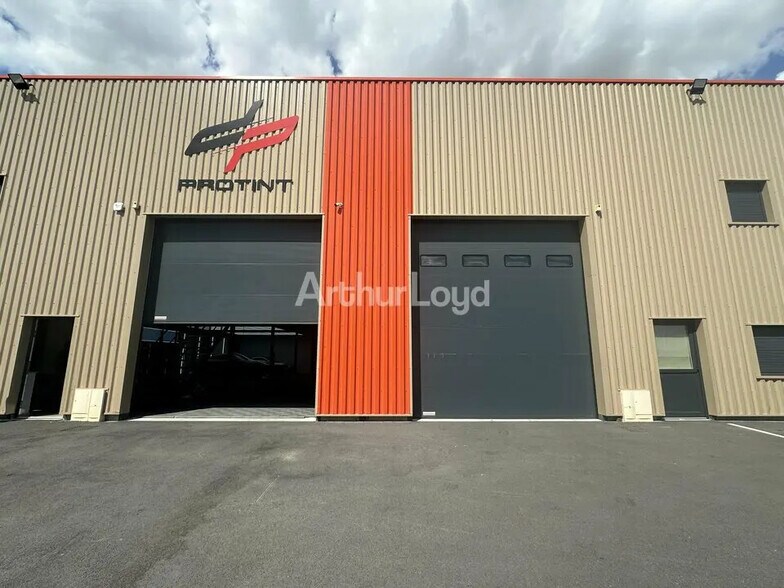 Local d’activités dans Reims à louer - Photo de l’immeuble – Image 1 sur 5