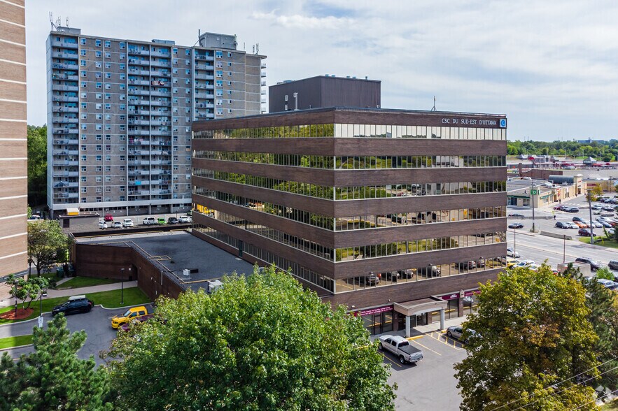 1355 Bank St, Ottawa, ON à louer - Photo de l’immeuble – Image 2 sur 5