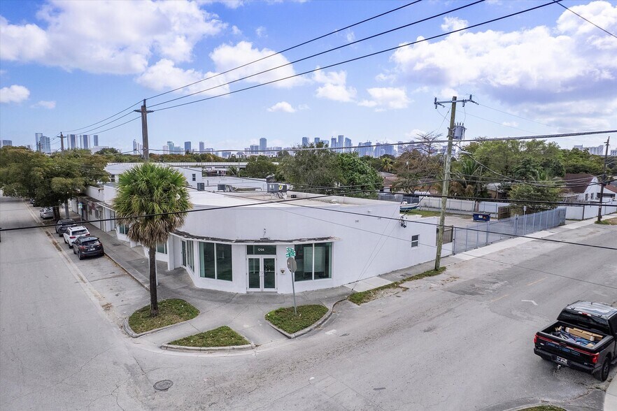 2829 NW 13th Ave, Miami, FL à louer - Photo de l’immeuble – Image 3 sur 23