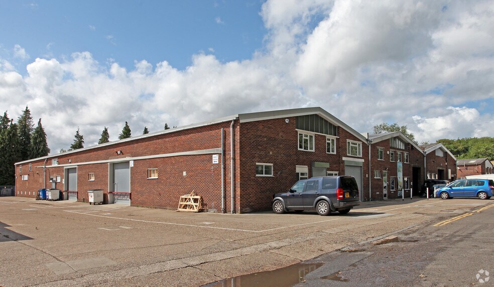 Wessex Rd, Bourne End à louer - Photo principale – Image 1 sur 5