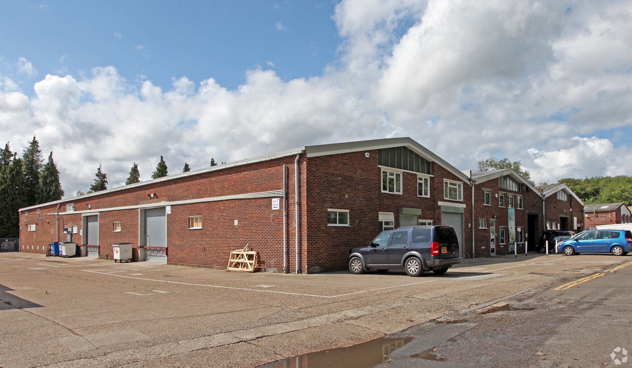 Wessex Rd, Bourne End à louer Photo principale– Image 1 sur 6