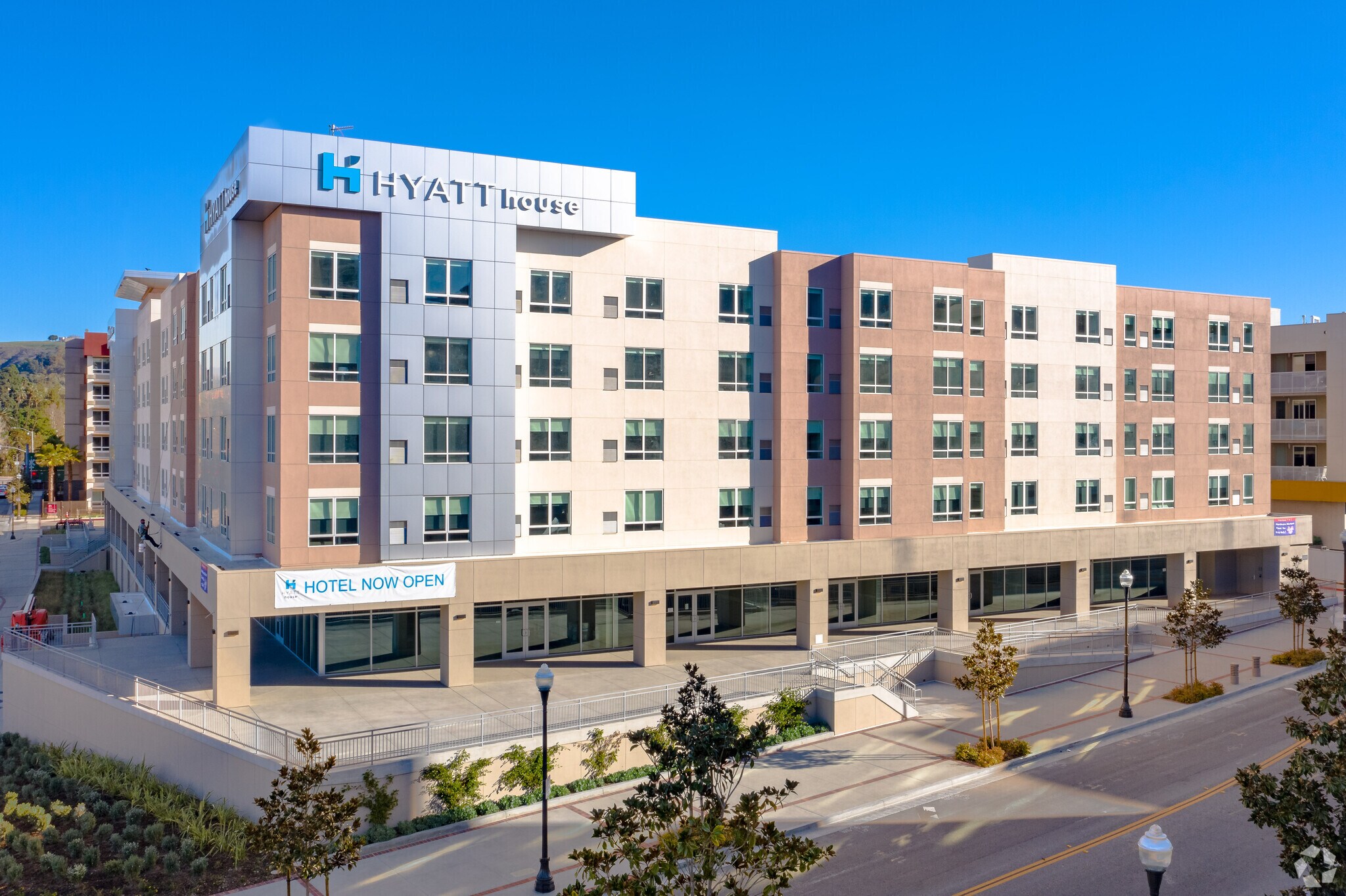 2200 Trojan Way, Los Angeles, CA à louer Photo de l’immeuble– Image 1 sur 7