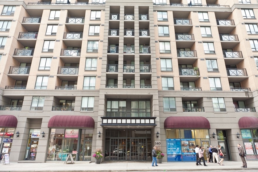 140 Simcoe St, Toronto, ON à louer - Photo de l’immeuble – Image 3 sur 5