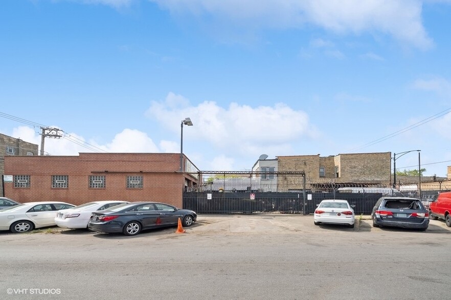3453 N Pulaski Rd, Chicago, IL à vendre - Photo de l’immeuble – Image 3 sur 5